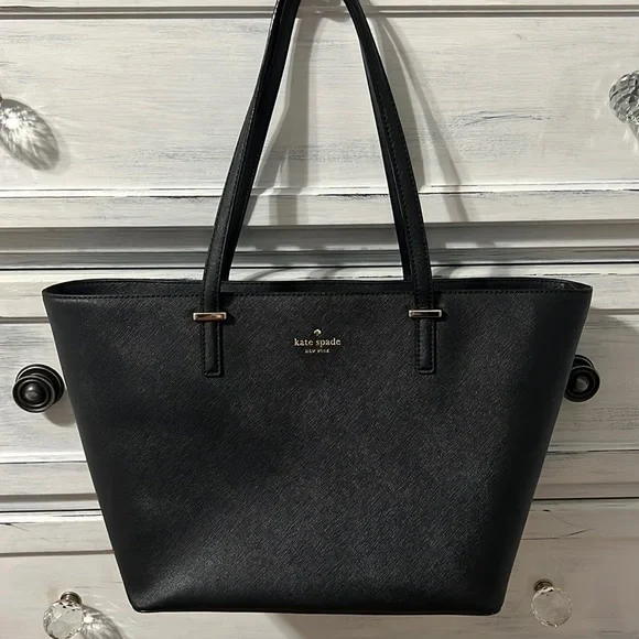 Kate Spade ♠️ Tote - Picture 1 of 8